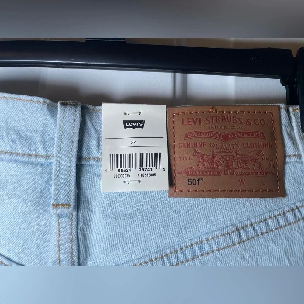 Levi’s Premium 501 Woman’s Denim Shorts size 24 Light Wash High Rise Cut Offs